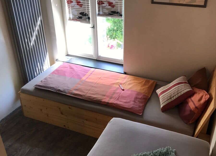 Schlafzimmer mit Doppelbett