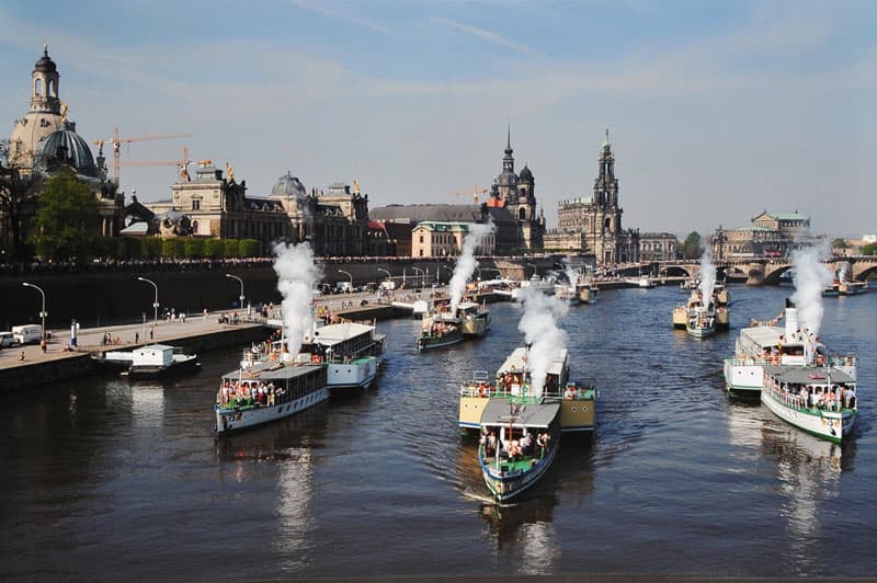 Elbdampfer bei Dresden