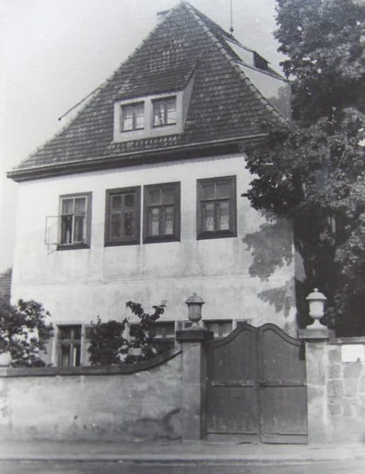 Historische Schwarz-Weiß-Aufnahme des Kyauhauses